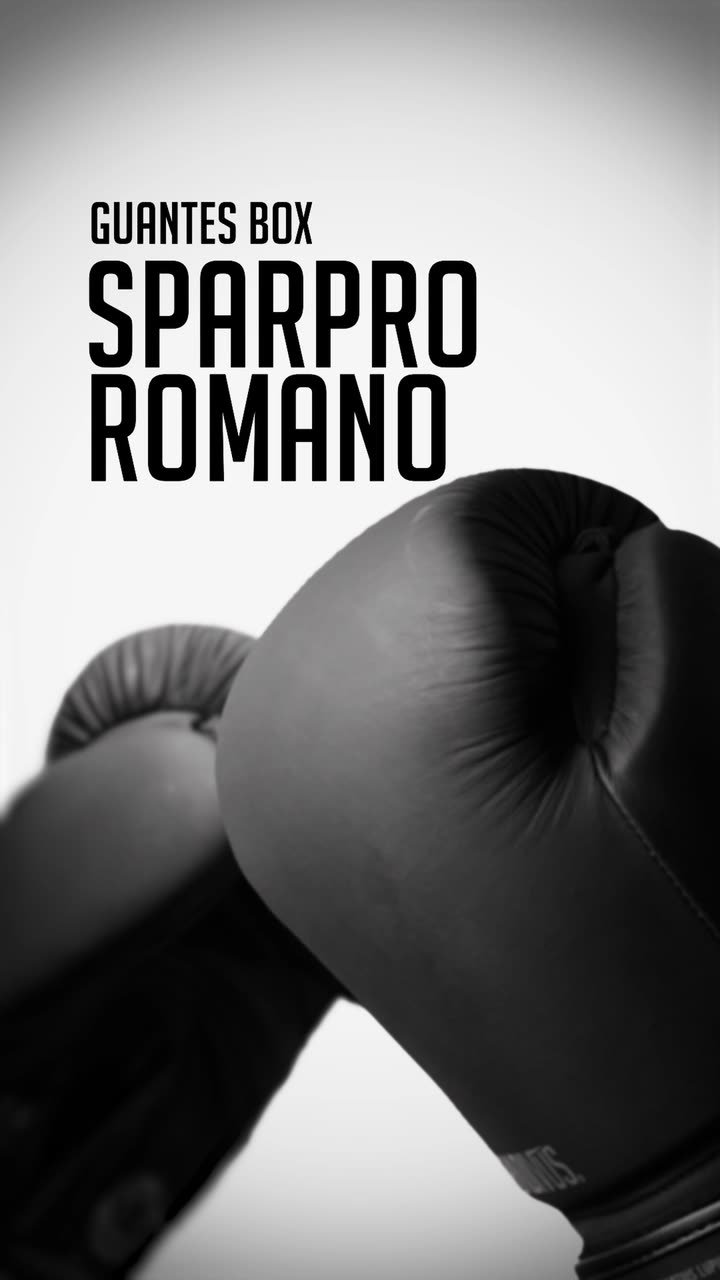 Peleador entrenando con guantes Box SparPro de Gradivus